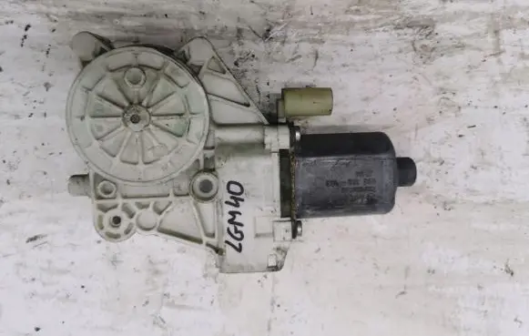 Mercedes-Benz Sprinter W906 Front door window regulator motor A0068205442