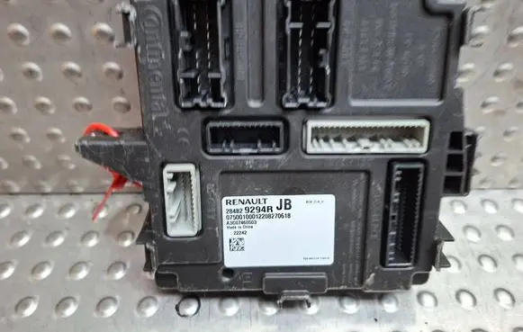 Renault Clio V Central body control module S26312674 284B29294R A3C07460503