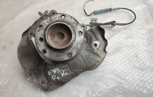 BMW 5 E39 Front wheel hub spindle knuckle 