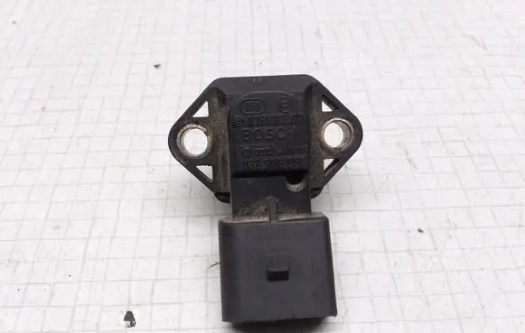 Volkswagen Golf IV Air pressure sensor 038906051
