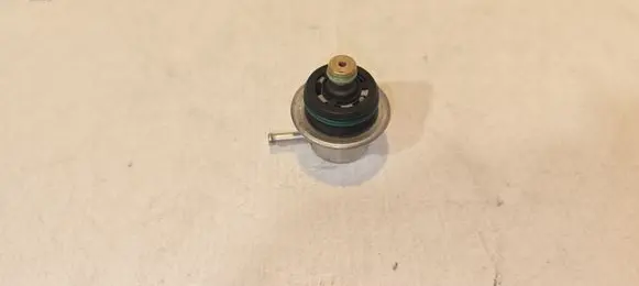 Opel Omega B2 Fuel pressure regulator 0280160642
