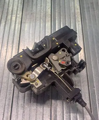 Opel Antara Rear door lock