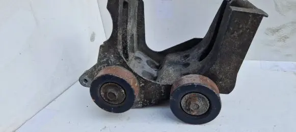 Ford Fiesta Generator/alternator bracket 9841715580