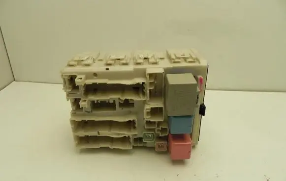 Toyota Prius (XW20) Fuse box set 8273047290 K579