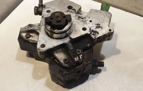 Volvo XC70 Fuel injection high pressure pump 8692521 0445010111