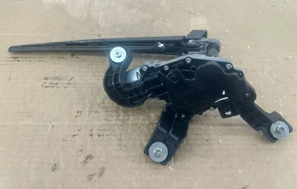 Hyundai i10 Rear window wiper motor 98700B9000