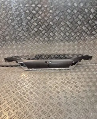 Trunk door license plate light bar
