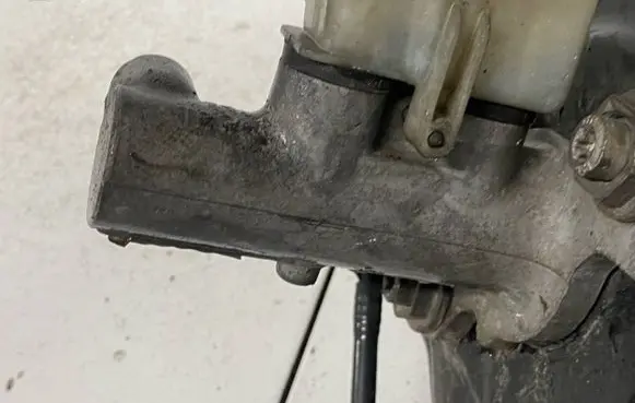 Master brake cylinder