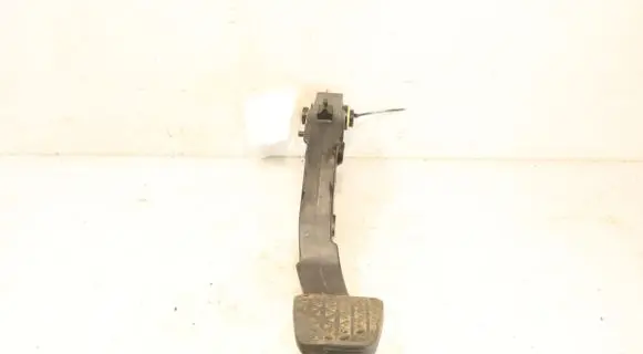 Opel Insignia A Clutch pedal 