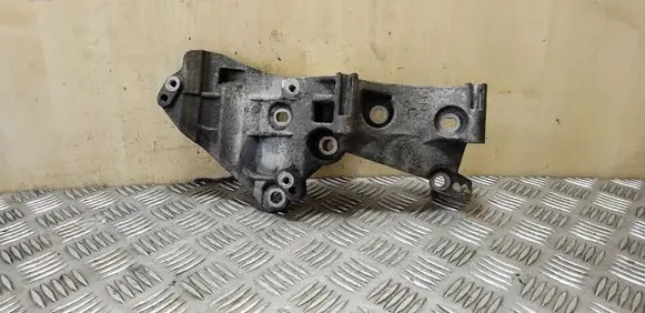 Nissan Juke I F15 Generator/alternator bracket 8200669494