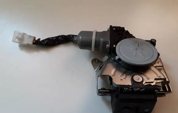 Loading door lock