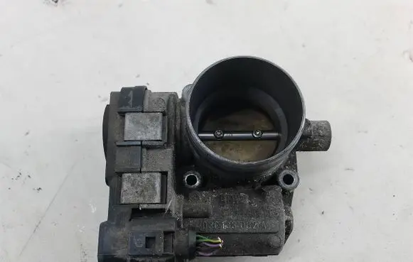 Volkswagen Golf V Throttle body valve 03C133062A