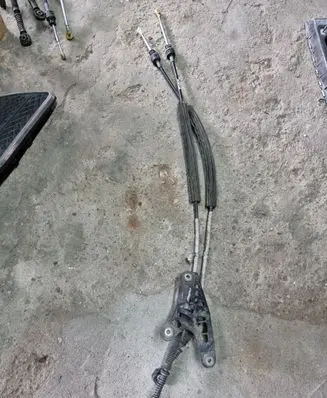 Skoda Octavia Mk2 (1Z) Gear shift cable linkage 1K0711266T