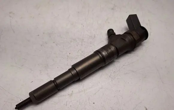 BMW 5 E60 E61 Fuel injector 7794435 13537794435 13537794555