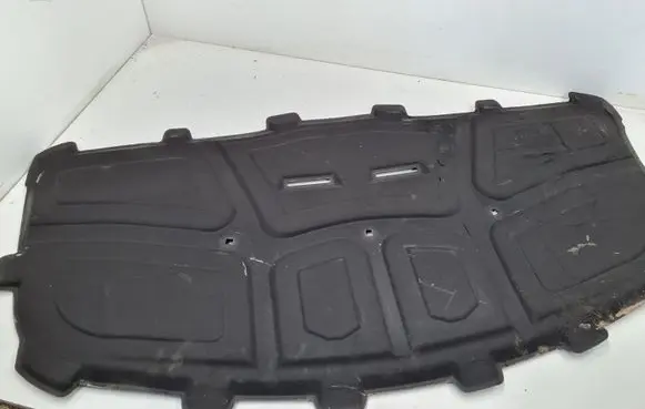 Engine bonnet/hood sound/heat insulation