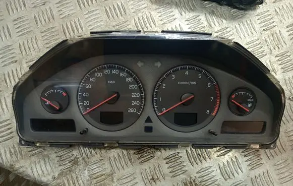 Speedometer (instrument cluster)