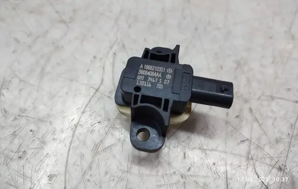 Mercedes-Benz GL X166 Airbag deployment crash/impact sensor A1668210351