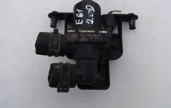 BMW 5 E60 E61 Coolant heater control valve 6920226
