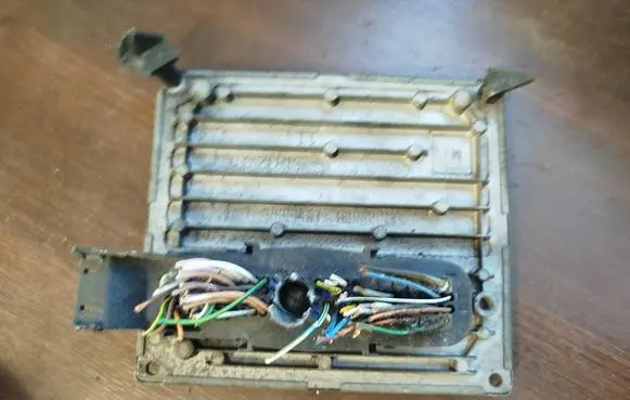 Ford Focus Engine control unit/module 2s6a12a650zb 2s6a-12a650-zb