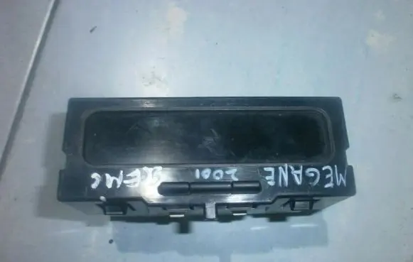Renault Scenic I Screen/display/small screen p8200028364a