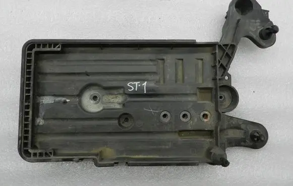 Seat Leon (5F) Battery tray 5Q0915331K 5Q0915331