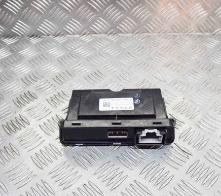 Tesla Model S Rear brake EMF control unit/module 100761800D