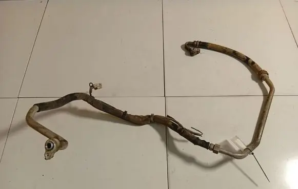 Mazda 323 Air conditioning (A/C) pipe/hose 