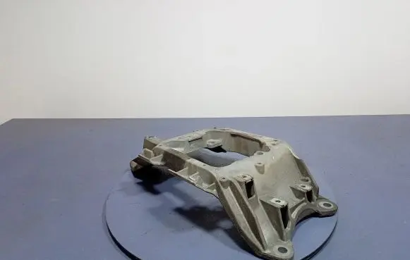 Gearbox mounting bracket