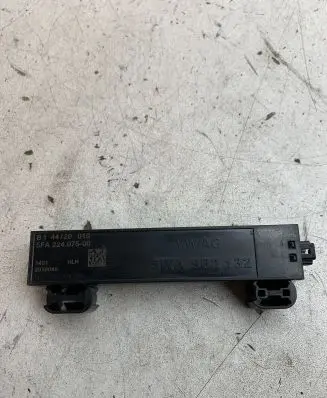 Volkswagen Golf VIII Keyless system antenna 5WA962132