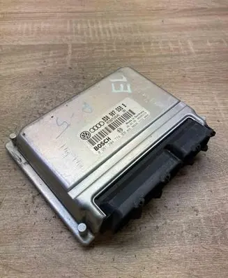 Volkswagen PASSAT B5 Engine control unit/module ECU 8D0907558B 0261204774