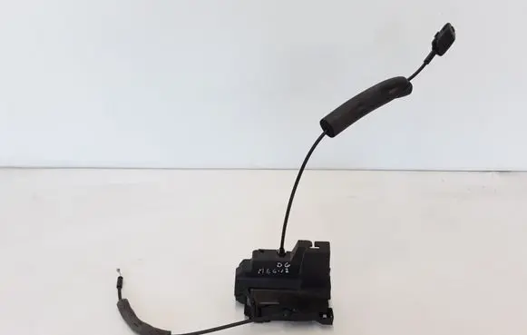 Renault Megane III Rear door lock 825020499R