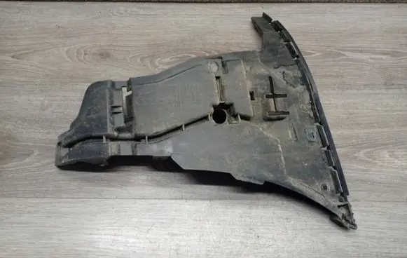 Volvo V70 Front bumper mounting bracket 08693181