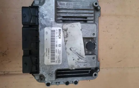Renault Scenic II - Grand scenic II Engine control unit/module 8200601334