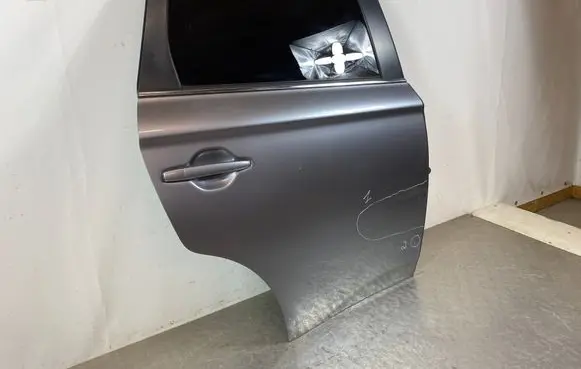 Mitsubishi Outlander Rear door