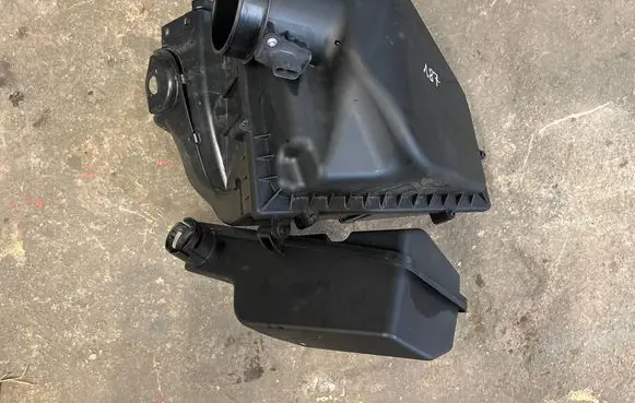 Air filter box