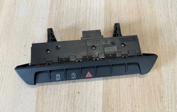 Audi A1 Hazard light switch 82A925301AE