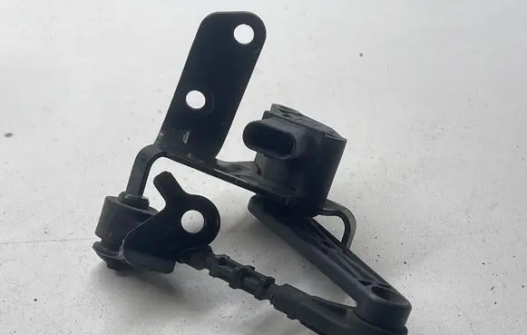 Headlight/headlamp level sensor