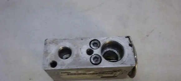 Dacia Sandero II Air conditioning (A/C) expansion valve 