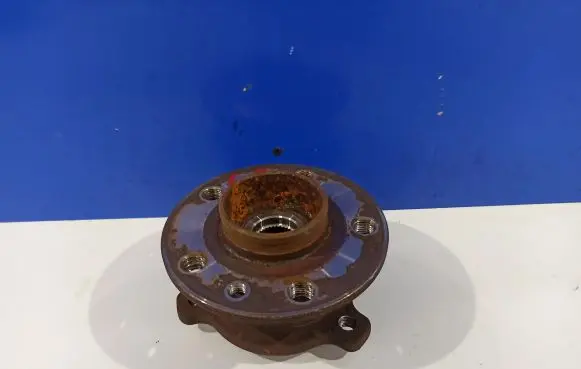 Rear wheel hub