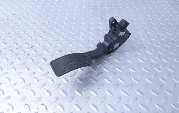 Nissan Micra Accelerator throttle pedal 180021HM0A