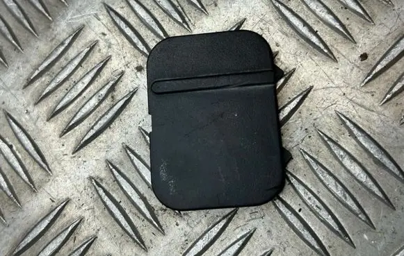 BMW 5 E39 Front tow hook cap/cover 8204384
