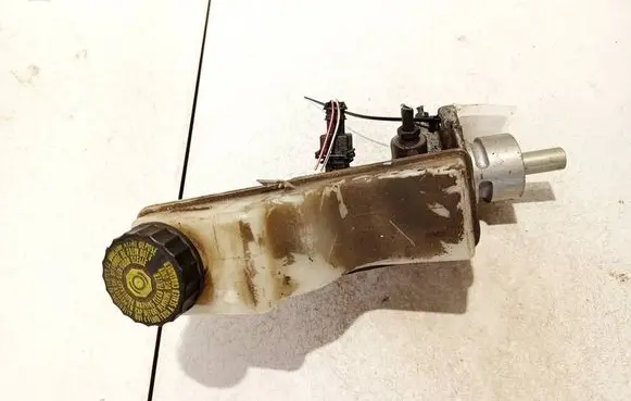 Master brake cylinder