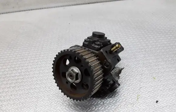 Alfa Romeo Giulietta Fuel injection high pressure pump 0445010242