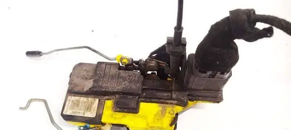 Volvo V70 Rear door lock 8650554
