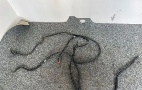 Mercedes-Benz Sprinter W907 W910 Positive cable (battery) 