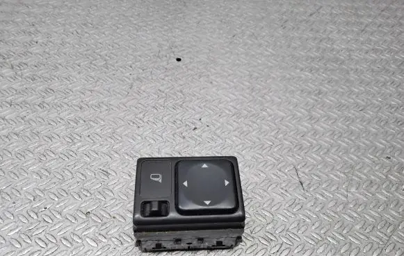 Wing mirror switch