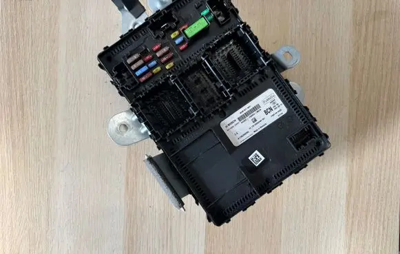 Ford Fiesta Fuse module HU5T15604BCN