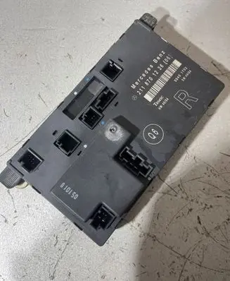 Mercedes-Benz E W211 Door control unit/module 2118701226 00401702