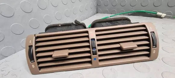 BMW 5 E39 Dash center air vent grill 8364007