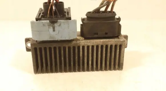 Opel Movano B Glow plug pre-heat relay 8200558438A